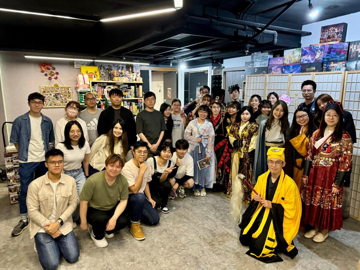 Diving into the World of LARP: Unveiling Mysteries as a Team!